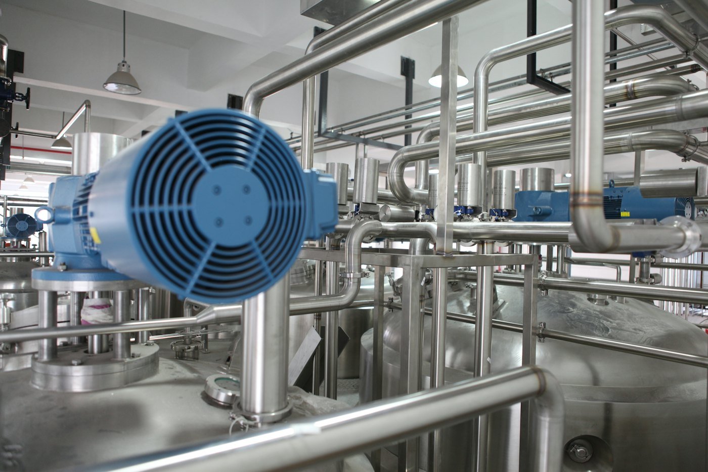 Tuberías y equipos de una instalación industrial